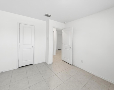 1380 Beach Drive - Photo Thumbnail 16