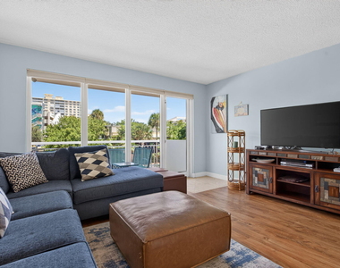 133 N Pompano Beach Boulevard - Photo Thumbnail 5