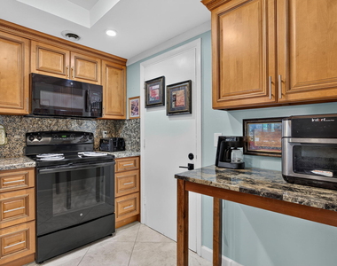 133 N Pompano Beach Boulevard - Photo Thumbnail 15