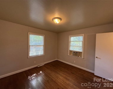 4709 Morgan Street - Photo Thumbnail 6