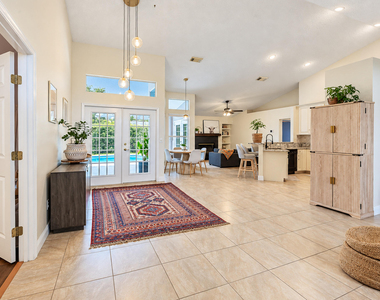 103 Sw Pilsner Circle - Photo Thumbnail 6
