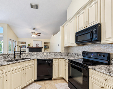 103 Sw Pilsner Circle - Photo Thumbnail 11