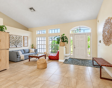 103 Sw Pilsner Circle - Photo Thumbnail 3