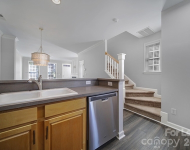 635 Old Meeting Way - Photo Thumbnail 9