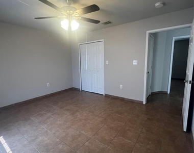 3272 Tesoro Loop - Photo Thumbnail 8