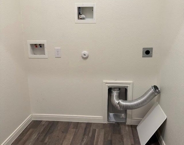 529 Jameson Street - Photo Thumbnail 18