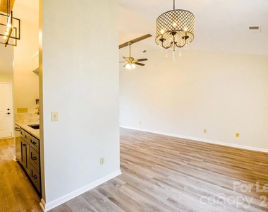 3203 Green Meadow Way - Photo Thumbnail 4