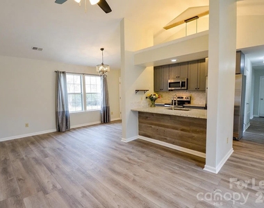 3203 Green Meadow Way - Photo Thumbnail 5