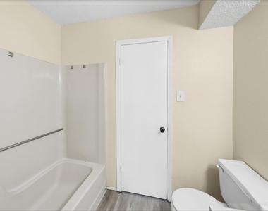 1006 Bland Drive - Photo Thumbnail 13