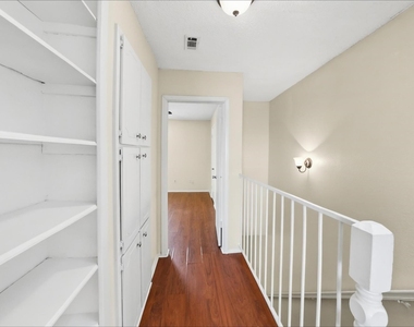 1006 Bland Drive - Photo Thumbnail 10