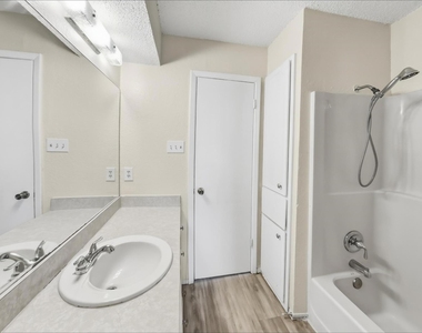 1006 Bland Drive - Photo Thumbnail 14