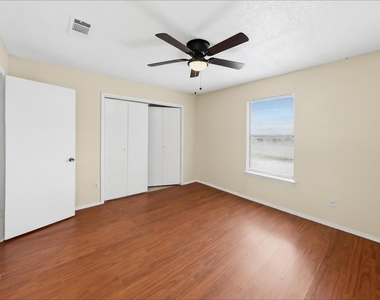 1006 Bland Drive - Photo Thumbnail 12