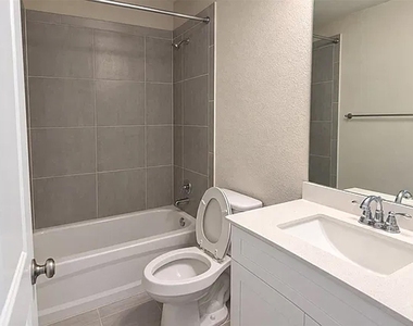 10631 Anna Island Drive - Photo Thumbnail 8