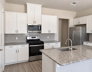10631 Anna Island Drive - Photo Thumbnail 6