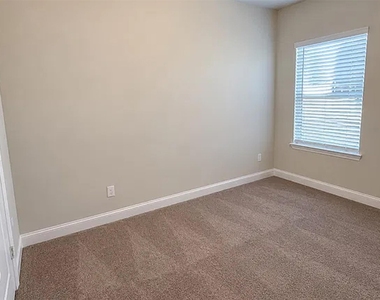 10631 Anna Island Drive - Photo Thumbnail 2