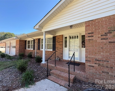 8806 Crestwood Drive - Photo Thumbnail 2