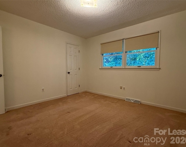 8806 Crestwood Drive - Photo Thumbnail 26
