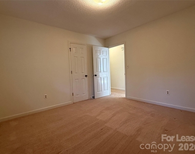 8806 Crestwood Drive - Photo Thumbnail 33