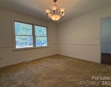 8806 Crestwood Drive - Photo Thumbnail 9