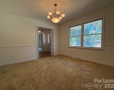 8806 Crestwood Drive - Photo Thumbnail 10