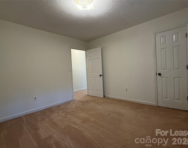 8806 Crestwood Drive - Photo Thumbnail 25