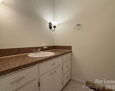 8806 Crestwood Drive - Photo Thumbnail 28
