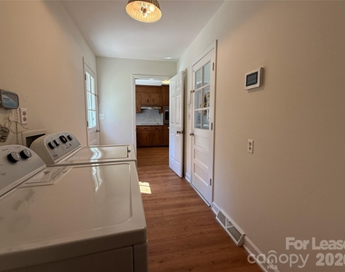 8806 Crestwood Drive - Photo Thumbnail 20
