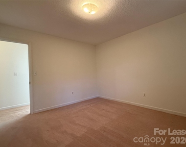 8806 Crestwood Drive - Photo Thumbnail 32