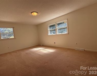 8806 Crestwood Drive - Photo Thumbnail 35