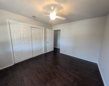 115 Meadowview Drive - Photo Thumbnail 11