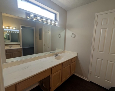 115 Meadowview Drive - Photo Thumbnail 8