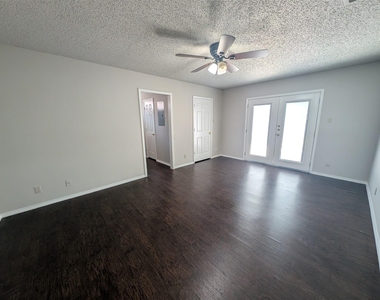 115 Meadowview Drive - Photo Thumbnail 6