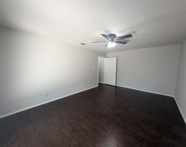 115 Meadowview Drive - Photo Thumbnail 7