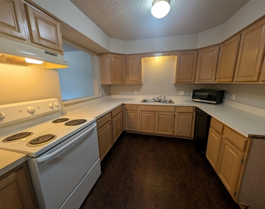 115 Meadowview Drive - Photo Thumbnail 5