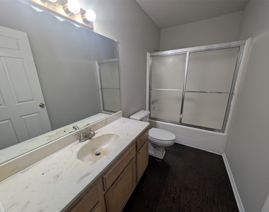115 Meadowview Drive - Photo Thumbnail 12