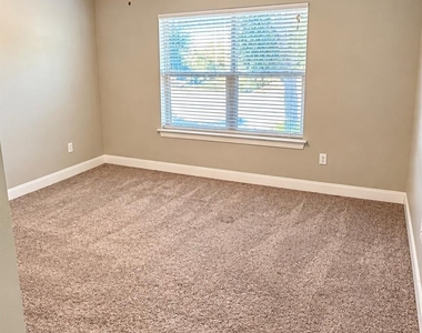 3738 Bettes Lane - Photo Thumbnail 19