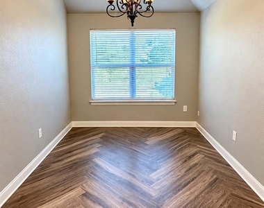 3738 Bettes Lane - Photo Thumbnail 8