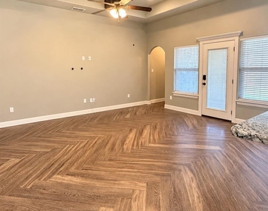 3738 Bettes Lane - Photo Thumbnail 6