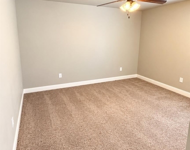 3738 Bettes Lane - Photo Thumbnail 21