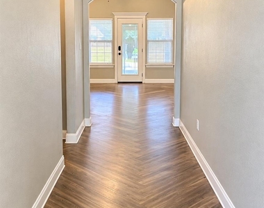 3738 Bettes Lane - Photo Thumbnail 3