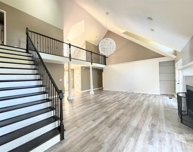 212 Northchase Drive - Photo Thumbnail 3