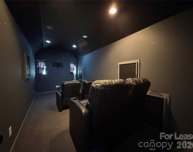 212 Northchase Drive - Photo Thumbnail 18