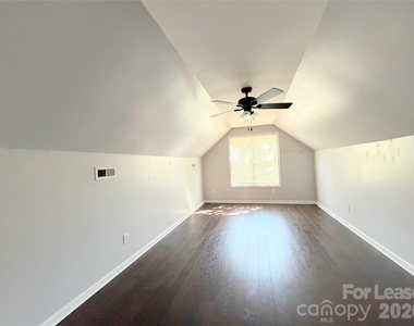 212 Northchase Drive - Photo Thumbnail 13