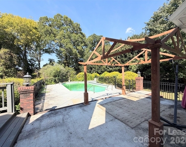 212 Northchase Drive - Photo Thumbnail 14