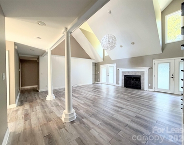 212 Northchase Drive - Photo Thumbnail 11