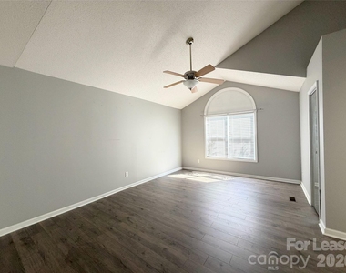 212 Northchase Drive - Photo Thumbnail 8