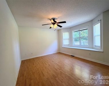 212 Northchase Drive - Photo Thumbnail 6