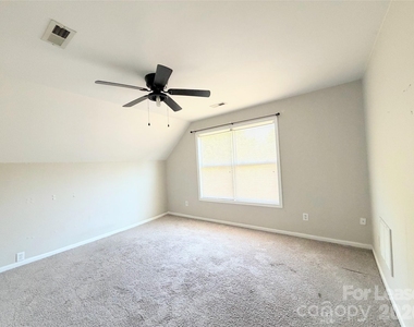 212 Northchase Drive - Photo Thumbnail 15