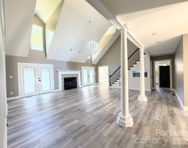 212 Northchase Drive - Photo Thumbnail 2