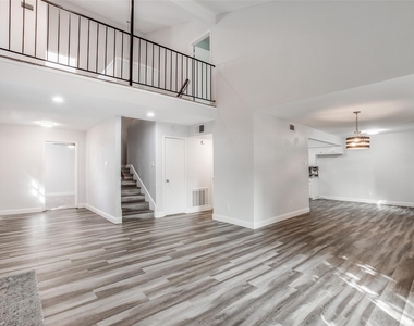 2708 Pinery Lane - Photo Thumbnail 4